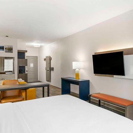 คอมฟอร์ต สวีท Hotel เอลกิน ภายนอก รูปภาพ